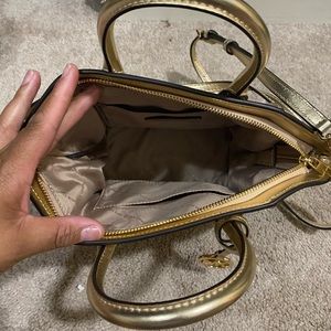 Michael Kors shoulder bag never been worn waiting for its new home.